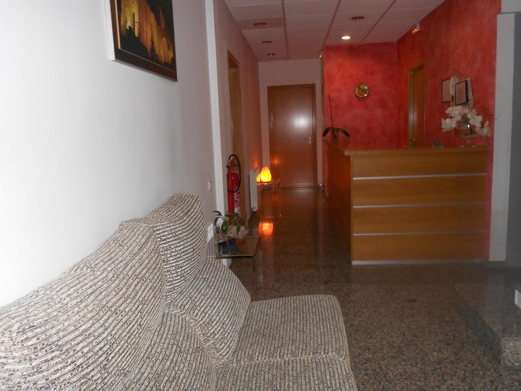 Hostal Ca La Irene Sant Vicens De Castellet ภายนอก รูปภาพ